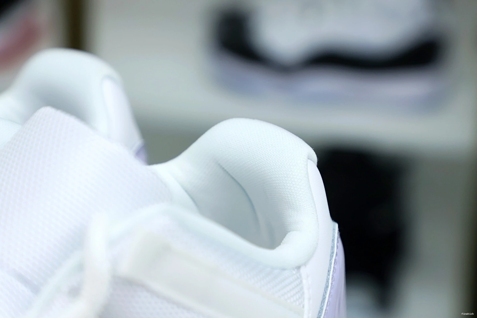 PURE 11 JORDAN VIOLET AIR LOW 0210